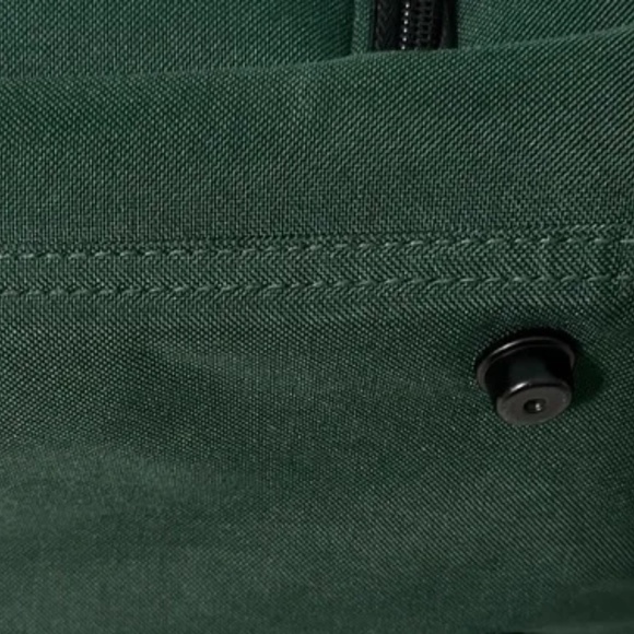 Hunter / Forest Green Base. Black Top. Zips on top. Handles / shoulder straps - Picture 7 of 8